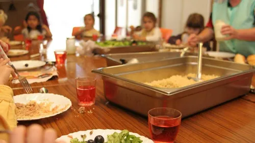 Le protocole sanitaire va faire son retour dans les cantines...